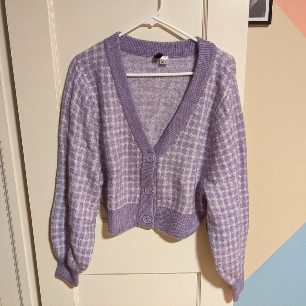 H&M Divided Cropped Lilac and White Cardigan
